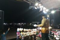 Ribuan masyarakat KBB hadiri pagelaran wayang golek dan sosialisasi DBHCHT (foto: Abdul Kholilulloh)