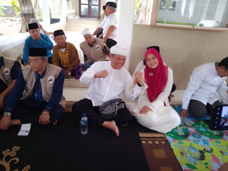 Acep - Gina, bakal calon bupati dan wakil Bupati Karawang (foto: istimewa)