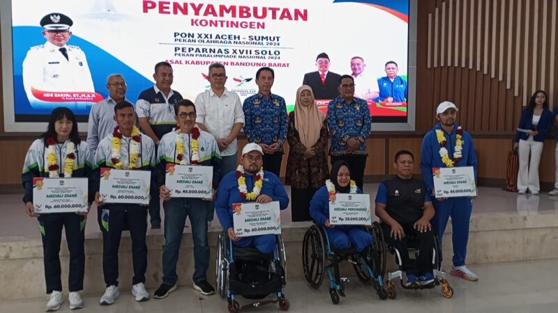 Penyambutan Kontingen PON XXI Aceh-Sumut dan Peparnas XVII Solo di Balai Besar Penjamin Mutu Pendidikan (BBPMP) Jabar, Jalan Raya Cimareme-Batujajar, Kamis (17/10/2024). foto: Abdul Kholilulloh