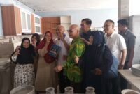 Calon Wakil Gubernur Jabar nomor urut 3, Ilham Akbar Habibie, menyapa para pelaku Usaha Mikro Kecil Menengah (UMKM), foto: Adel