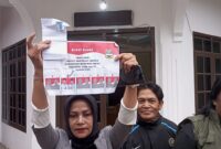 Dugaan kecurangan di pilkada KBB, diduga Money Politik dilakukan oleh paslon 2 Jeje-Asep (foto: Abdul Kholilulloh)