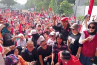 HADE dan Anggota DPRD Jabar Tuti hadiri acara 'Gerak Jalan Kebangsaan' di lapangan parkir Ramayana, Kecamatan Padalarang, Kabupaten Bandung Barat (KBB), Minggu (17/11/2024).