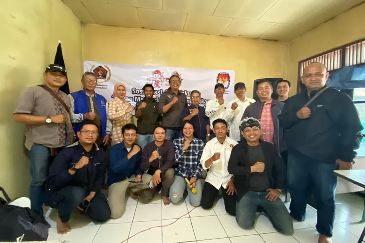 PWI Bandung Barat dan KPU KBB saat momen foto bersama