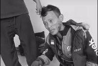 Viral sopir ojol di begal di Kampung Lembur Tengah,RT05/RW01, Desa Sariwangi, Kecamatan Parongpong, Kabupaten Bandung Barat (KBB). (foto: tangkapan Layar video viral)