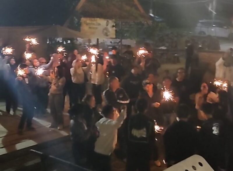 Ratusan Warga Terhibur di Malam Tahun Baru 2025 dengan Fasilitas Cafe Waarung Gunung 58