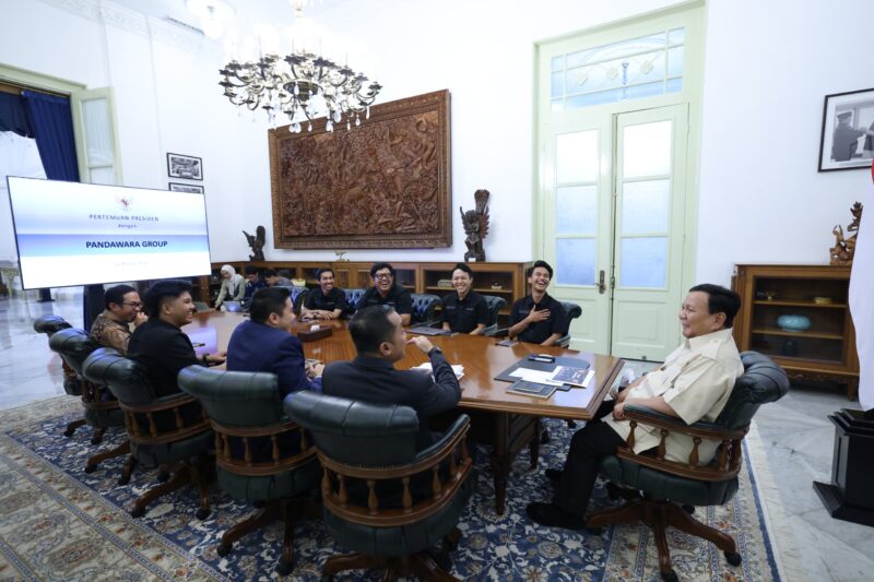 Pandawara Group, komunitas peduli lingkungan bertemu dengan presiden RI Prabowo Subianto (foto: Instagram @prabowo)