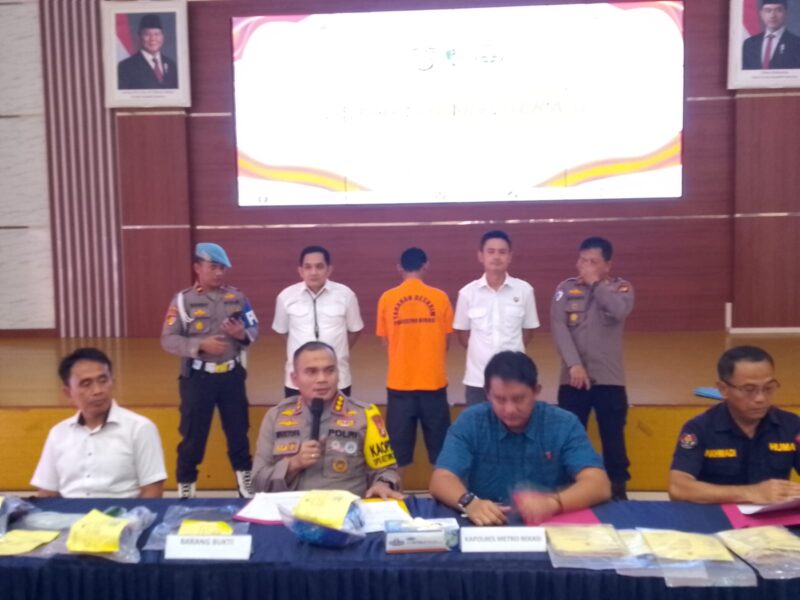 Polres Metro Bekasi ungkap kasus pencabulan ayah terhadap kedua anak kandungnya (foto: Muh. Bachtiar)