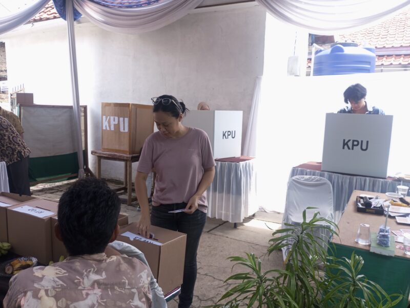 Tempat pemungutan suara (TPS) pemilihan ketua RW di Desa Kertamulya, Kecamatan Padalarang KBB (foto: Abdul Kholilulloh)