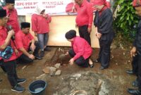 DPC PDIP KBB gelar upacara Harlah Pancasila dan Peletakan Batu Pertama (foto: Taufik Nugraha/dok. Sekitarkita.id)