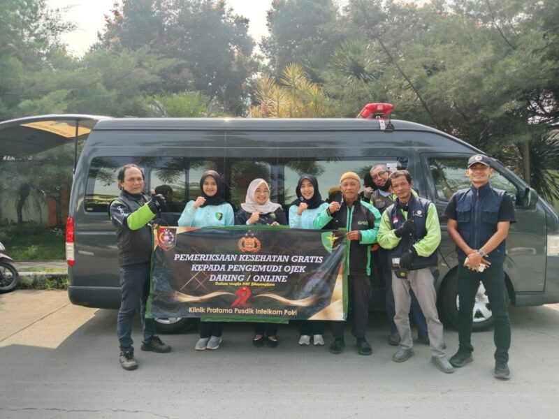 Dalam rangka memperingati HUT Bhayangkara ke-79, Pusdik Intelijen Lemdiklat Polri melalui Klinik Pratama Pusdik Intelkam menyelenggarakan pemeriksaan kesehatan gratis bagi para pengemudi ojek online di wilayah Kabupaten Bandung (foto: istimewa)