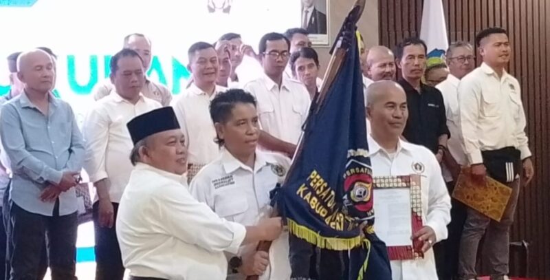 PWI versi Hendry Ch. Bangun menggelar pengukuhan Plt PWI se-Jawa Barat pada Sabtu, 14 Juni 2025, di Indramayu (foto: Infonesia.me/istimewa)