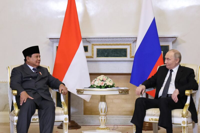 Presiden Republik Indonesia, Prabowo Subianto, melakukan pertemuan bilateral dengan Presiden Rusia, Vladimir Putin (foto: sekretariat kabinet RI)