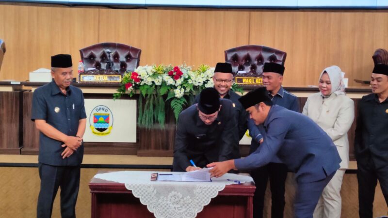 (RPJMD) 2025–2029 dalam rapat paripurna yang digelar di Gedung Putih DPRD KBB, Senin, 21 Juli 2025.