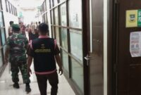 Kejaksaan Negeri (Kejari) Kabupaten Bandung menggeledah Kantor Dinas Kesehatan (Dinkes) Kabupaten Bandung Barat (KBB) pada Kamis, 24 Juli 2025 (foto: abdul kholilulloh)