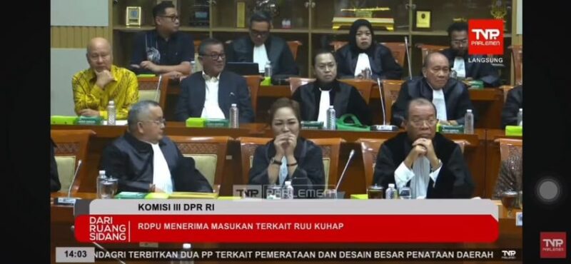 Waketum DPP IPHI 1987, Maria Salikin, S.H.,

Maria yang juga hadir langsung dalam Rapat Dengar Pendapat Umum (RDPU) bersama Komisi III DPR RI di Kompleks Parlemen, Senayan, Jakarta, Senin (21/7/2025), foto: tangkapan layar YouTube TV Parlemen 