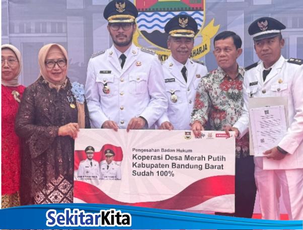 Pengesahan badan hukum 165 Koperasi Desa Merah Putih oleh Bupati Bandung Barat, Jeje Ritchie Ismail dan Wakil Bupati Bandung Barat Asep Ismail (foto: istimewa)