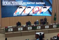 Rapat Paripurna DPRD KBB, Jumat 18 Juli 2025 (foto: Abdul Kholilulloh)