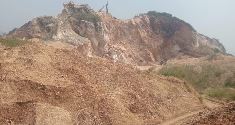 Situasi tambang di wilayah Citatah, Kecamatan Cipatat Kabupaten Bandung Barat (foto: Abdul Kholilulloh)