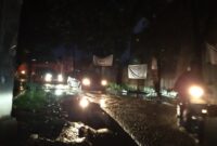 Kondisi jalan di Sariwangi, Kabupaten Bandung Barat gelap dan jalan berlubang (foto: Abdul Kholilulloh)
