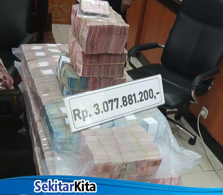 Penampakan uang hasil korupsi Eks Dinkes KBB terkait mobile caravan Covid-19 (foto: istimewa)