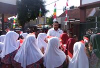 Anggota Komisi IV DPR RI Fraksi Partai NasDem, Rajiv saat berkunjung ke SDN Karyalaksana, Kecamatan Ngamprah KBB (foto: Abdul Kholilulloh)