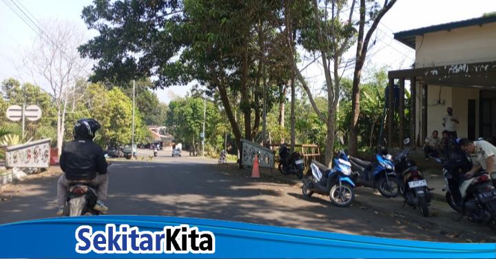 Kompleks perkantoran Pemda KBB di Desa Mekarsari, Kecamatan Ngamprah, tampak sepi tanpa hiasan ataupun bendera merah putih (foto: Abdul Kholilulloh)
