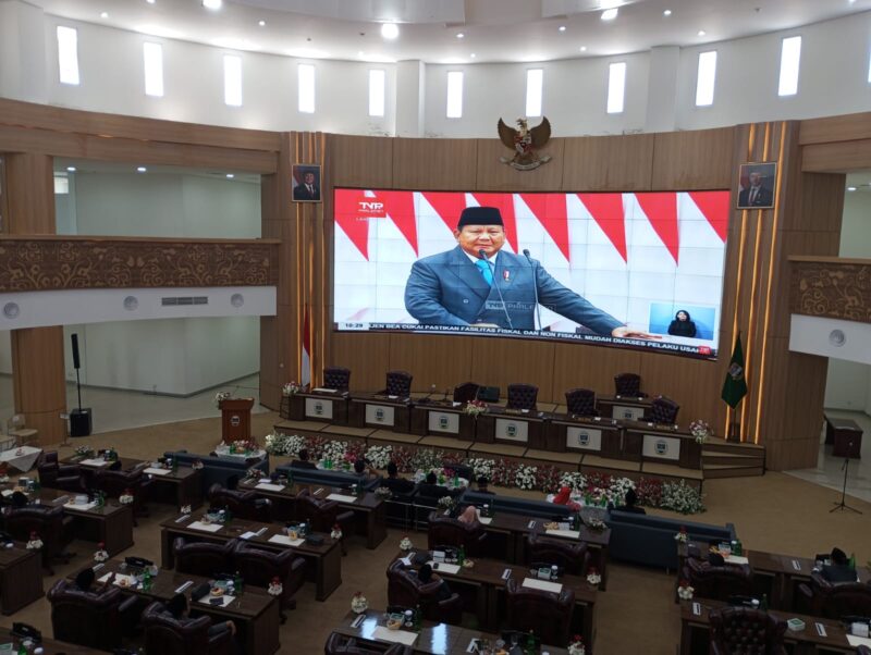 Dewan Perwakilan Rakyat Daerah (DPRD) Kabupaten Bandung Barat (KBB) menggelar Rapat Paripurna Istimewa dalam rangka memperingati Hari Ulang Tahun (HUT) ke-80 Proklamasi Kemerdekaan Republik Indonesia, pada Jumat (15/8/2025). foto: Abdul Kholilulloh
