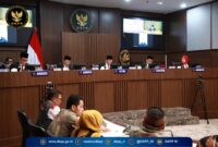 Dewan Kehormatan Penyelenggara Pemilu (DKPP) menggelar sidang pemeriksaan dugaan pelanggaran Kode Etik Penyelenggara Pemilu (KEPP) perkara nomor: 169-PKE-DKPP/VI/2025 dan 173-PKE-DKPP/VI/2025 di Ruang Sidang DKPP, Jakarta, pada Kamis (24/7/2025). Foto: DKPP