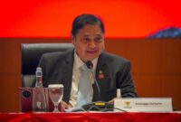 Menko Bidang Perekonomian Airlangga Hartarto yang memastikan pertumbuhan ekonomi Indonesia tetap di jalur positif. (Instagram/airlanggahartarto_official)
