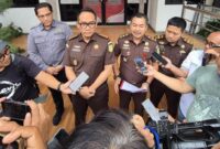 Konferensi pers Kejaksaan Negeri (Kejari) Kabupaten Bekasi menetapkan empat orang tersangka dalam kasus dugaan korupsi dana desa Sumberjaya, Kecamatan Tambun Selatan, Kabupaten Bekasi (foto: Muh.Bachtiar/Sekitarkita.id)