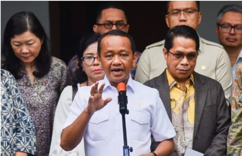 Menteri ESDM Bahlil Lahadalia usai rapat untuk atasi kekosongan BBM di SPBU swasta pada Jumat, 19 September 2025. (Instagram/kesdm)