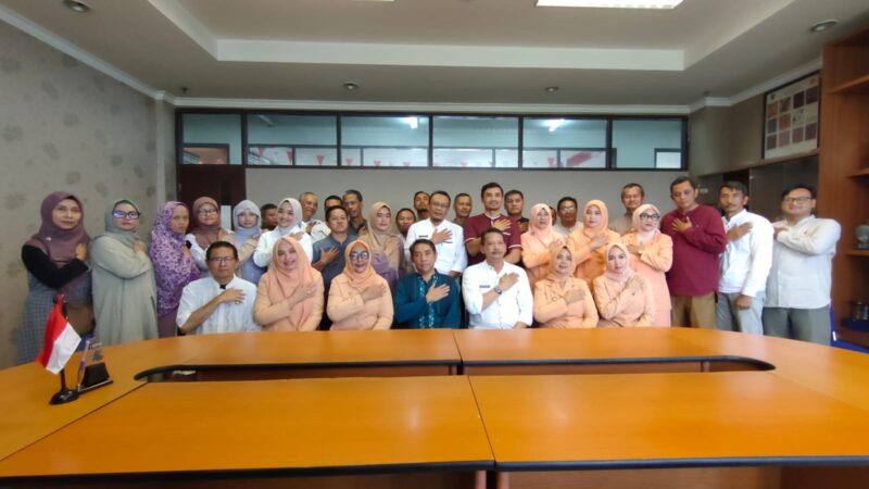 Mantan Kadisperindag KBB Ricky Riyadi pisah sambut dengan jajaran Disperindag KBB, Senin 22 September 2025 (foto: Bangbara group)