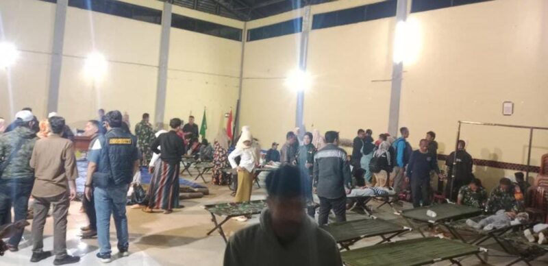 Belasan siswa SMK di Desa Sirnagalih, Kecamatan Cipongkor, Kabupaten Bandung Barat (KBB), menjadi korban dugaan makanan dapur MBG (foto: istimewa)