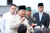 Presiden RI Prabowo Subianto tiba di Bandara Halim Perdanakusuma Jakarta langsung melakukan konferensi pers usai lawatan ke luar negeri (foto: sekretariat kabinet RI)