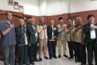 Wakil Bupati Bandung Barat, Asep Ismail didampingi Sekda KBB Ade Zakir menerima audiensi dengan P4KBB membahas soal percepatan pembangunan flyover Cimareme, Rabu 17 September 2025 (foto: Abdul Kholilulloh)