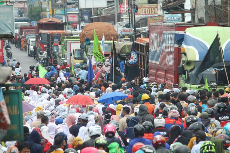 Ilustrasi demo buruh di Kabupaten Bandung Barat (foto: Abdul Kholilulloh)