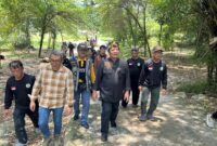 Anggota Komisi IV DPR RI, Dr. H. Dadang M. Naser, S.H., S.IP., M.I.Pol., didampingi Sekda KBB, Ade Zakir saat menghadiri acara sarasehan P4KBB yang digelar di wisata Sanghyang Kenit Kecamatan Cipatat, Sabtu 4 Oktober 2025 (foto: Abdul Kholilulloh)