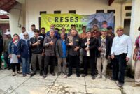 Anggota DPR RI Fraksi Partai Golkar Komisi IV, Dr. H. Dadang M. Naser, S.H., S.I.P., M.I.Pol, melaksanakan kegiatan reses di Kampung Bungur, RT 02/RW 22, Desa Sirnajaya, Kecamatan Gununghalu, Kabupaten Bandung Barat (KBB), pada Ahad, 12 Oktober 2025. foto: Abdul Kholilulloh