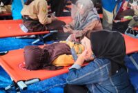 Kasus keracunan massal akibat program Makan Bergizi Gratis (MBG) di SMP Negeri 1 Cisarua, Desa Kertawangi, Kecamatan Cisarua, Kabupaten Bandung Barat (KBB). Foto: Abdul Kholilulloh 