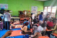 Korban keracunan masal MBG SMPN 1 Cisarua, Kecamatan Cisarua, Kabupaten Bandung Barat (KBB) bertambah menjadi 161 siswa (foto: Abdul Kholilulloh)