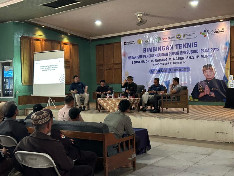 PT Pupuk Indonesia (Persero) menggelar Bimbingan Teknis (Bimtek) Mekanisme Penyaluran Pupuk Bersubsidi di Kabupaten Bandung Barat pada Selasa, 14 Oktober 2025. Foto: Abdul Kholilulloh 
