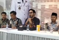 Bupati Bandung Barat, Jeje Ritchie Ismail, saat konferensi pers di ruang Setda Kabupaten Bandung Barat (foto: Abdul Kholilulloh)