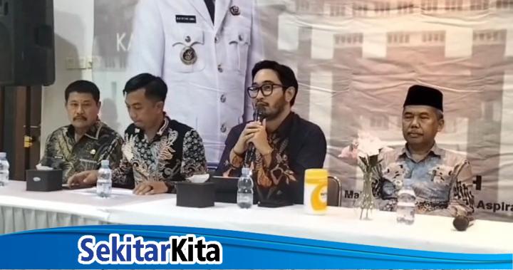 Bupati Bandung Barat, Jeje Ritchie Ismail, saat konferensi pers di ruang Setda Kabupaten Bandung Barat (foto: Abdul Kholilulloh)