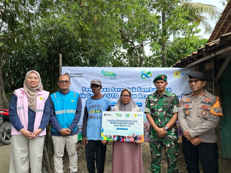 Dalam rangka memperingati Hari Listrik Nasional (HLN) ke-80, PT PLN (Persero) UP3 Karawang menggelar kegiatan penyalaan serentak “Light Up The Dream” di 25 lokasi yang tersebar di lima Unit Layanan Pelanggan (ULP). 