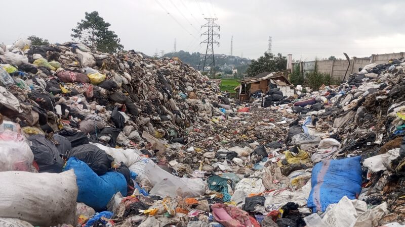 Kantor Unit Pelaksana Teknis (UPT) Kebersihan Kabupaten Bandung Barat (KBB), tepatnya di Jalan Pasar Gedong Lima, Kecamatan Padalarang KBB (foto: Abdul Kholilulloh)