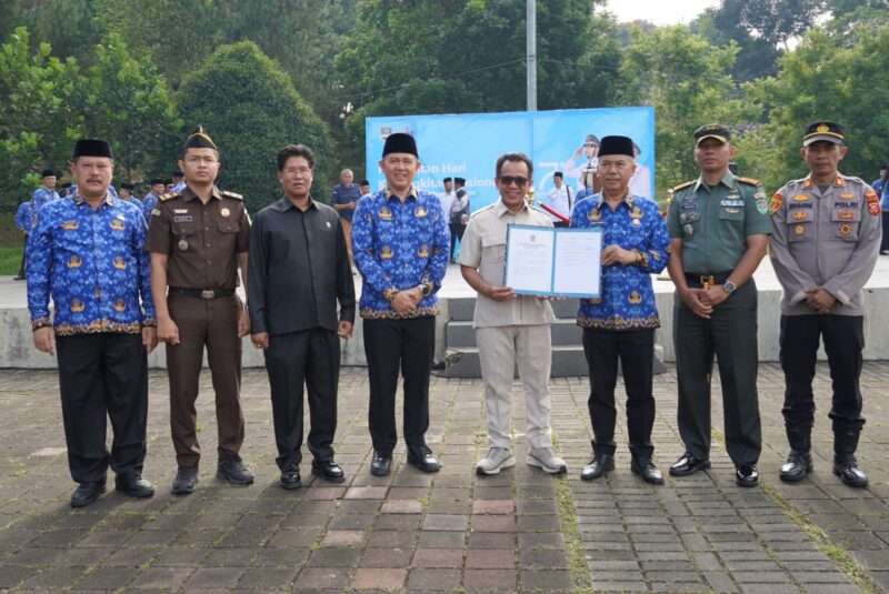 Jajaran Forkopimda Kabupaten Bandung Barat usai melaksanakan MoU pelaksanaan SPMB Tahun 2025. Foto Dok Prokompim KBB
