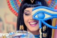 Lirik dan Terjemahan Lagu Bandaids – Katy Perry, Coba Segala Penyembuh