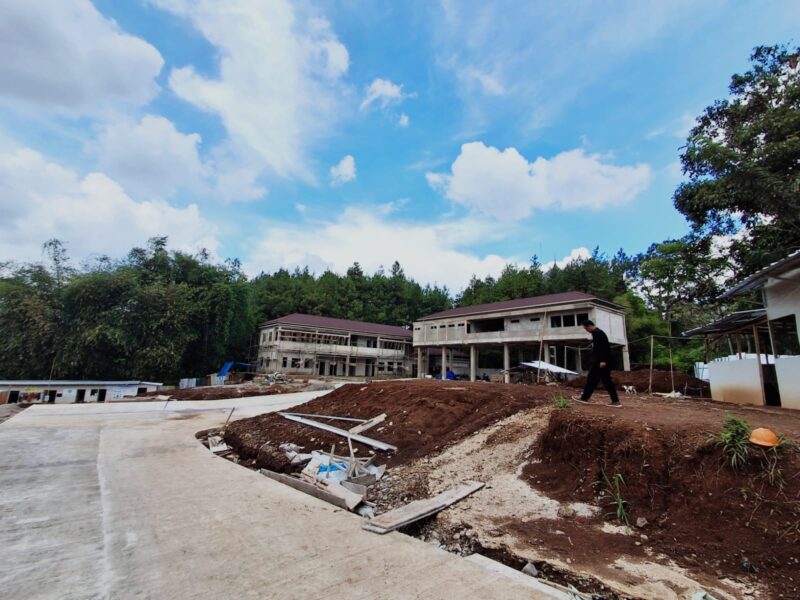 Progres tahap pertama 85 persen Pembangunan kantor baru Dinas Pemadam Kebakaran (Damkar) Kabupaten Bandung Barat (KBB) di kawasan Komplek Perkantoran Pemkab Bandung Barat (foto: Abdul Kholilulloh)