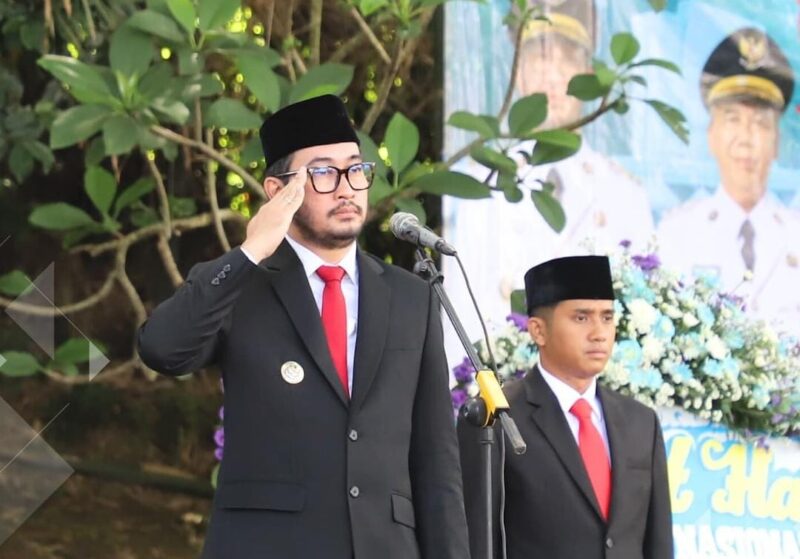 Bupati Bandung Barat Jeje Ritchie Ismail memimpin langsung upacara peringatan Hari Pahlawan Nasional tahun 2025 (foto: Prokompim KBB)