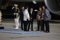 Upacara penyerahan surat rehabilitasi berlangsung di Pangkalan TNI AU Halim Perdanakusuma, Jakarta, pada Kamis (13/11/2025) dini hari (foto: presidenri.go.id)